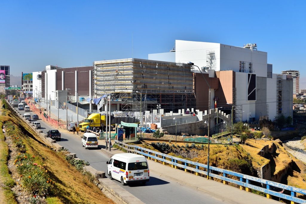 CUMBRA: Centro Comercial Open Plaza Huancayo
