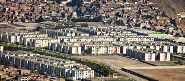 CUMBRA: Parque de El Agustino, primer desarrollo de vivienda masiva en Perú.