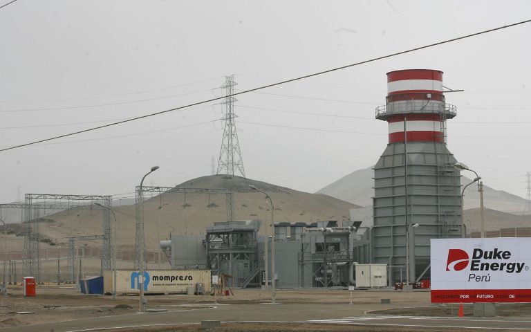 Instalaciones de la Central Térmica Las Flores de Duke Energy Perú, evidenciando la participación de CUMBRA en proyectos energéticos clave y su compromiso con el desarrollo de infraestructuras energéticas en Perú